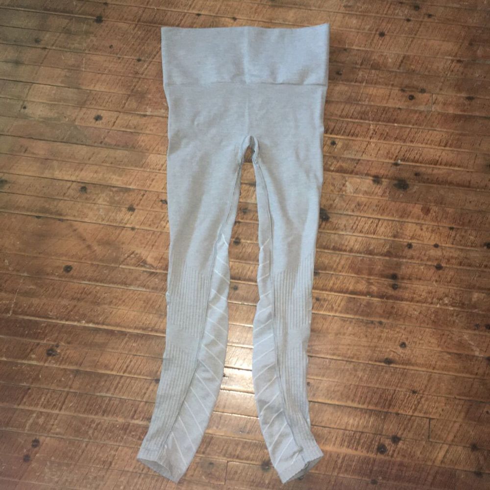 Blanqi light gray textured sport support pregnancy S leggings